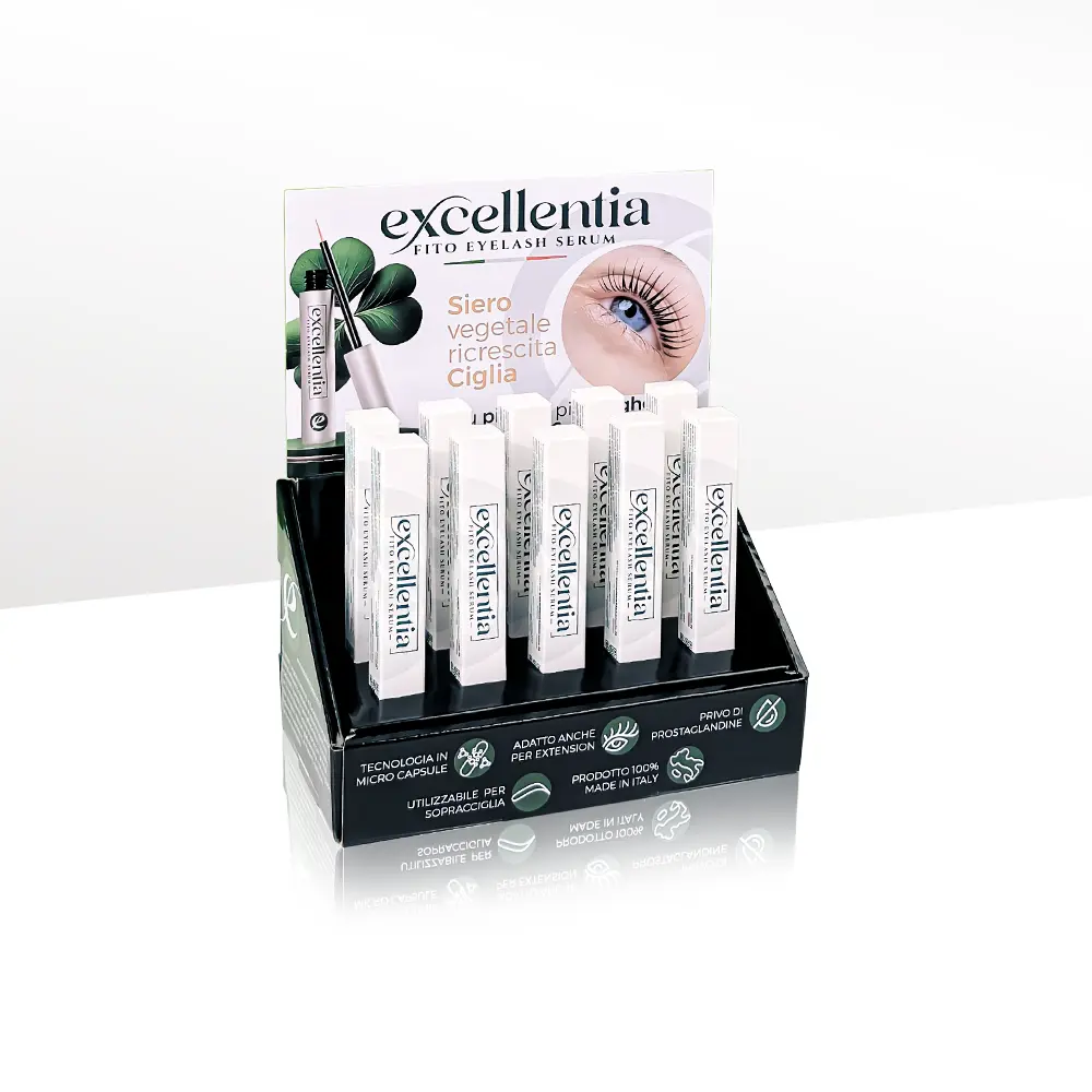 c'è un espositore chiaro con rialzo nero in cui sono messi in maniera verticale 10 sieri per la crescita delle ciglia in una scatolina bianca e verde