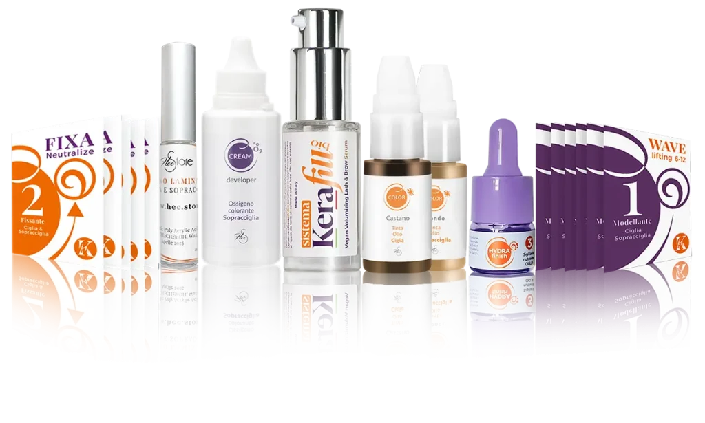 prodotti cosmetici multi forma in piedi uno fianco all'altro con riflesso